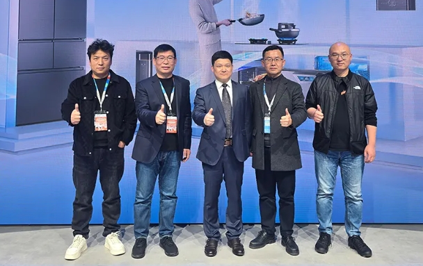 厨厨味睐丨AWE2025点燃AI厨房